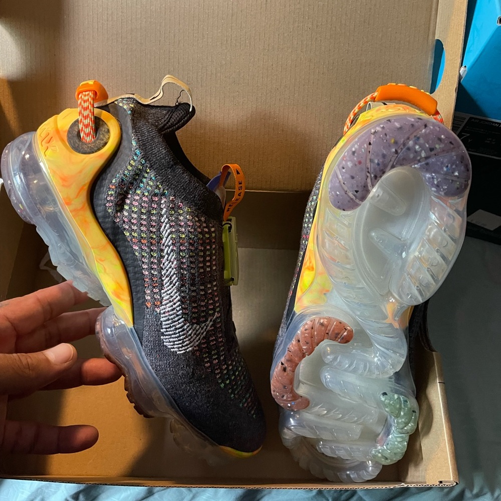 Vapor max size 9 like new worn 1 time
